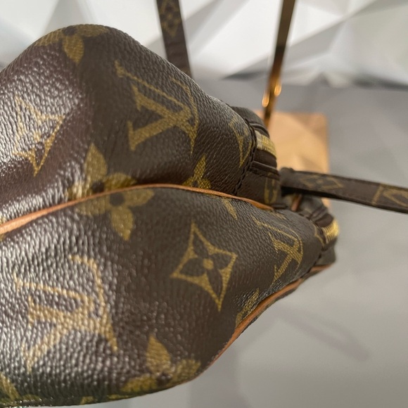 🌟AUTHENTIC🌟LOUIS VUITTON MONOGRAM AMAZON CROSSBODY BAG - Picture 7 of 12